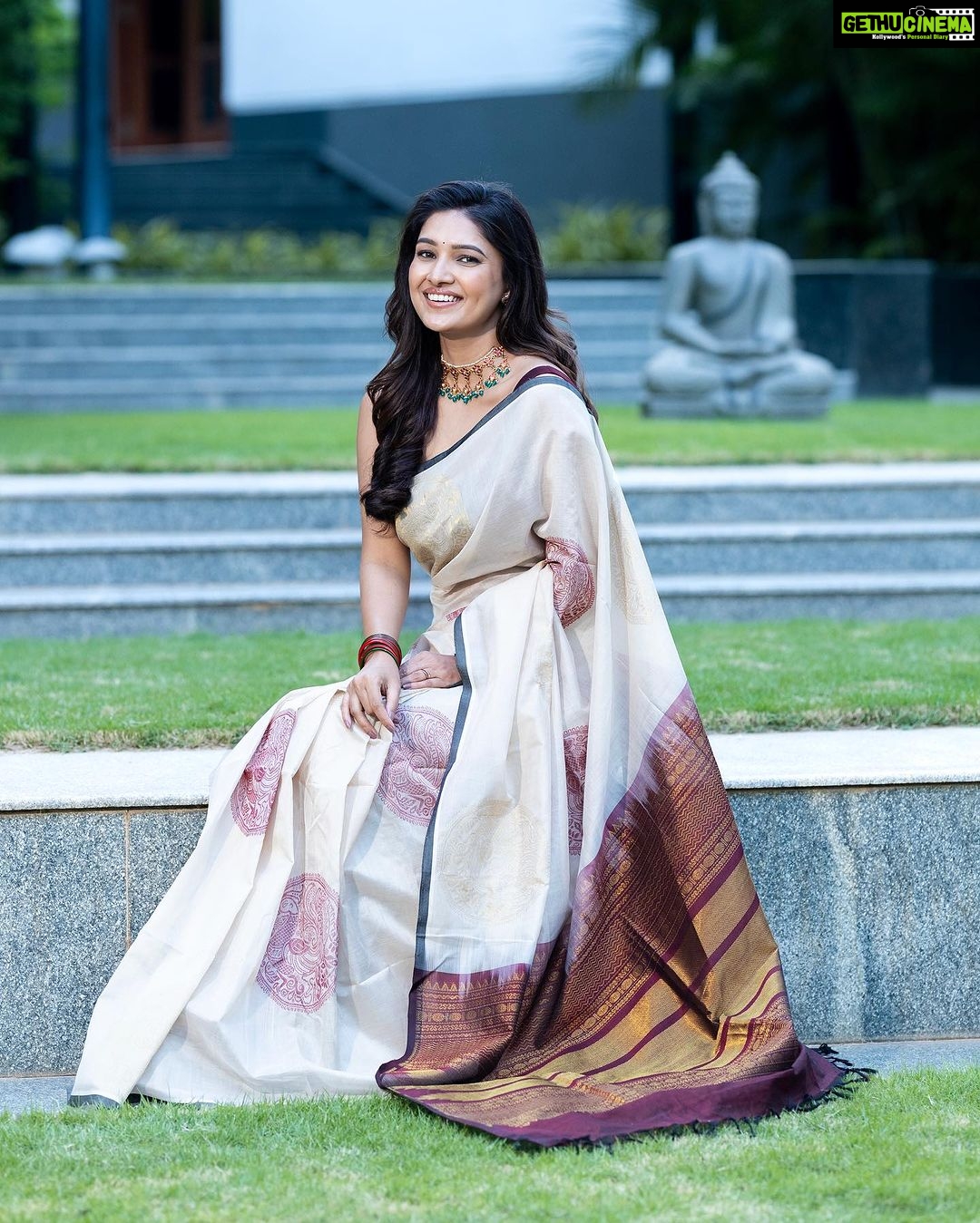 Vani Bhojan Instagram - Saree : @mathugai_handlooms MUA : @deepz_beautyjourney Hair : @sujitha_mua Lens : @timelesstalesphotography Jewellery : @mspinkpantherjewel