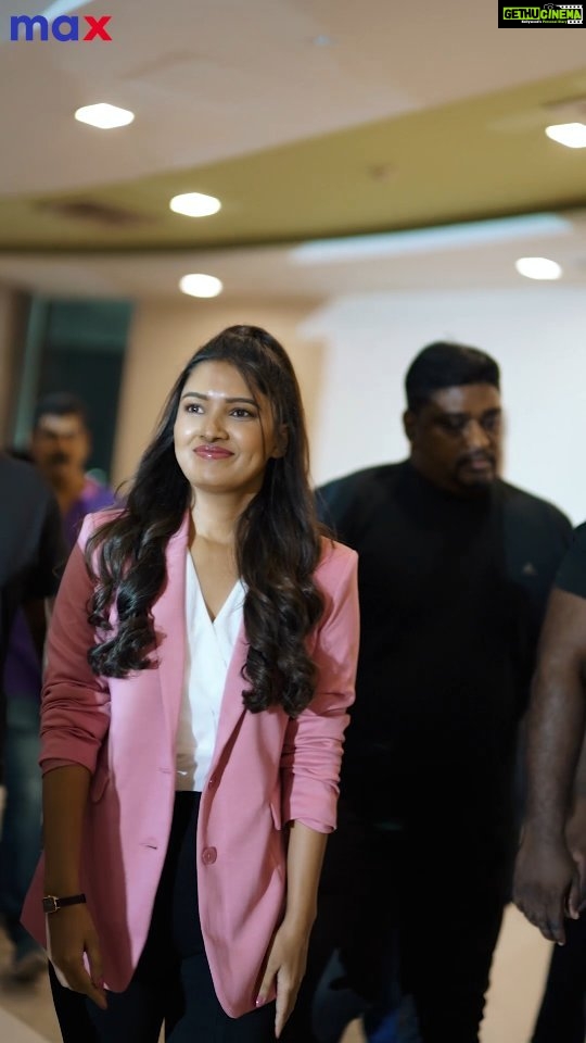 Vani Bhojan Instagram - What an absolute showstopper we had at Chennai!🤩 The festive launch doesn't get any better! 🎉🎉 With @vanibhojan_ the event just got even awesome 😎 Here is a sneak peak of the event, Enjoy! While you do, visit Max Fashion and get celebration-ready this festive! #MaxFashion #MaxStyleMinPrice #Festive #vanibhojan #chennai #celebration