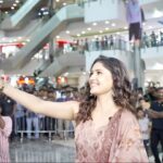 Vani Bhojan Instagram – It’s such a great pleasure to be a part of the vivo V29 series Experience Zone at Nexus Vijaya Forum Mall, and I thank everyone for joining me to experience this stunning MasterPiece.
The 3D curved display, color-changing feature, and night portrait with smart aura light make the vivo V29 series stand out of the box.
Do purchase the vivo V29 Series and let me know your experience.

#masterpiece #delighteverymoment