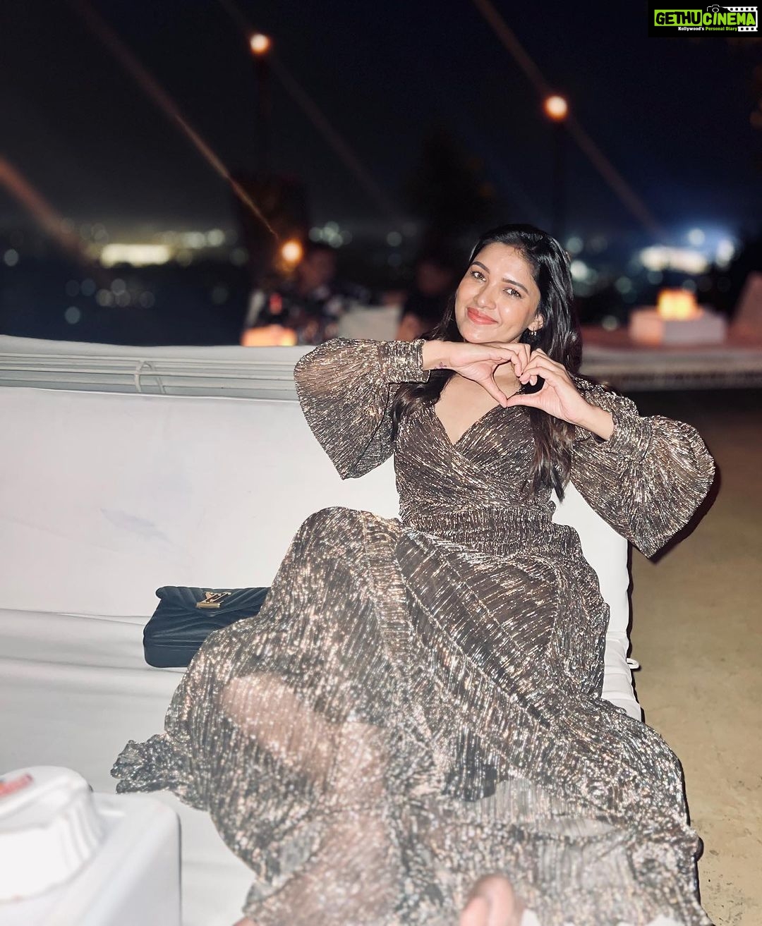 Vani Bhojan Instagram - 🫶 Thank you for all your birthday greetings Love u all 🥰 #VB