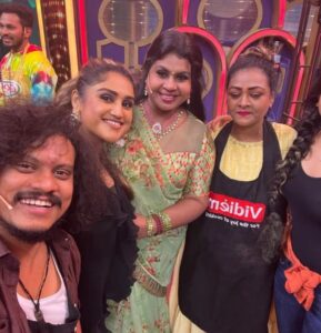 Vichithra Instagram - #goodluck to aneethi movie team for great success . 
Amazing day with lots of fun and laughter

@jovika_vijaykumar  @vanithavijaykumar
