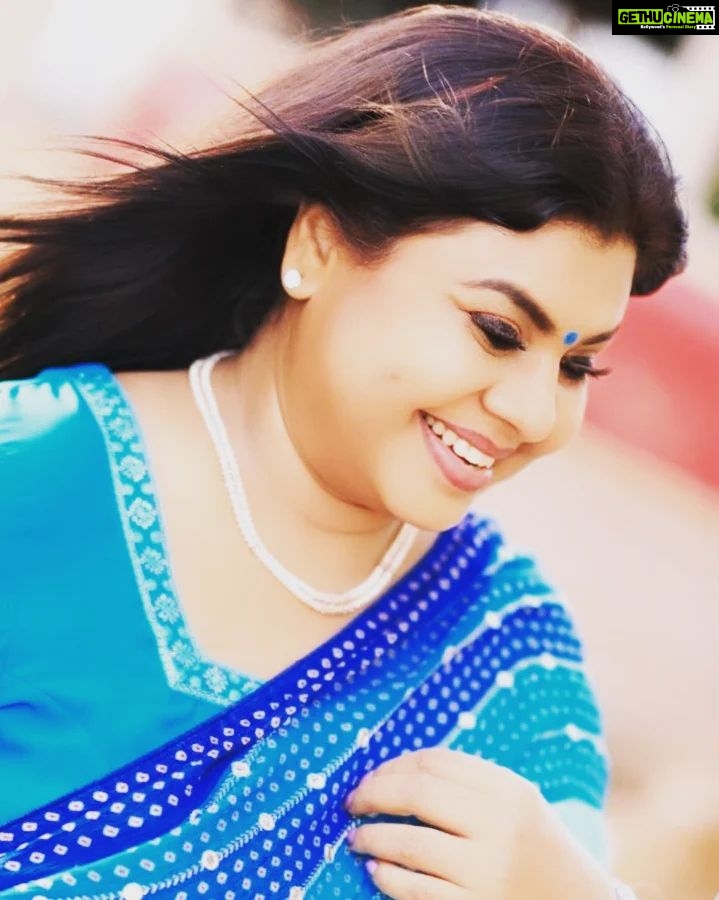 Vichithra Instagram - BEAUTY ATTRACTS THE EYE PERSONOLITY ATTRACTS THE HEART DEARS