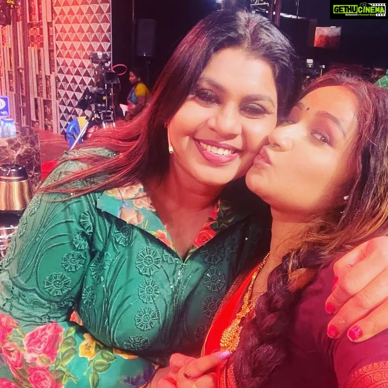Vichithra Instagram - Pretty @im_raveena_daha as me in #cwc4 today. 🥰🥰🥰🥰🥰 She looked #gorgeous in #orange #saree 🧡🧡🧡🧡🧡🧡🧡🧡🧡🧡🧡🧡🧡🧡🧡🧡🧡