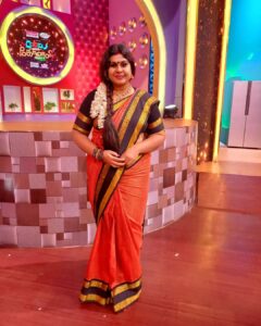 Vichithra Instagram - Today, kandangi saree special ..... 
Wearing kandangi saree  today  for  #cwc4 
Don't  miss today's  traditional thalai vazhai ilai 
Episodes.  #fun #entertainment

#styling  by @anitha.mohan.5477 

Lovely orange black combination silk saree.

#sareelove
#sareelover
#silksarees
#orange
#orangeblack 
#pattusaree