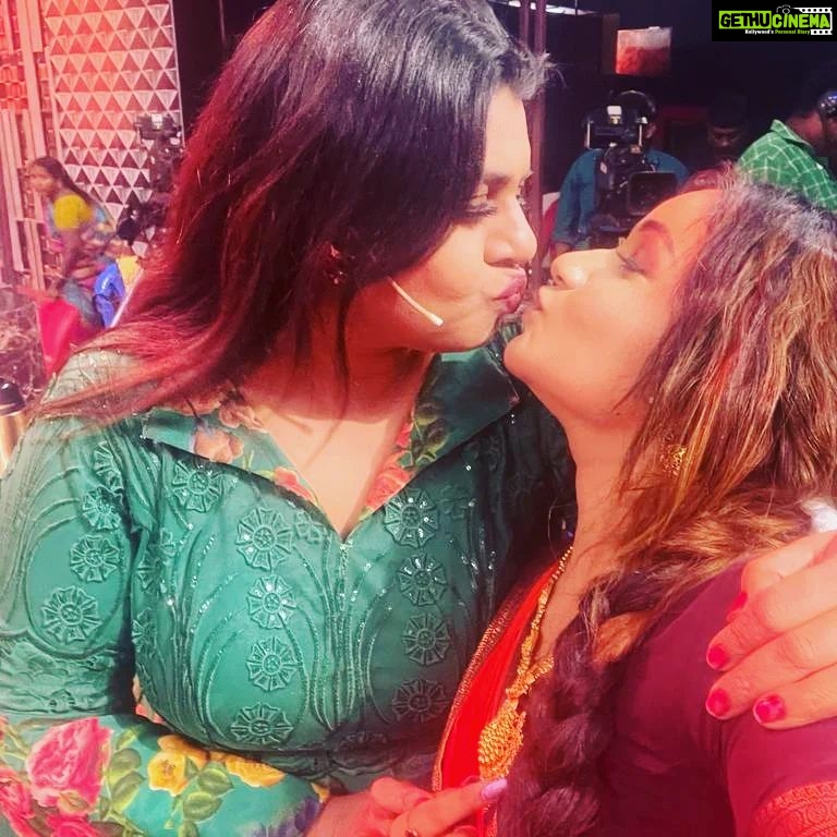 Vichithra Instagram - Pretty @im_raveena_daha as me in #cwc4 today. 🥰🥰🥰🥰🥰 She looked #gorgeous in #orange #saree 🧡🧡🧡🧡🧡🧡🧡🧡🧡🧡🧡🧡🧡🧡🧡🧡🧡