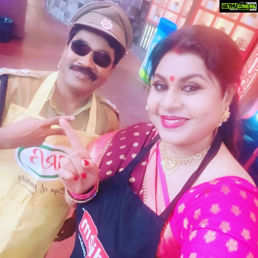 Vichithra Instagram - #today pairing with #gpmuthu . Sincere and hardworking comali of this season. Cute and innocent personality. Don't miss our alapparaigal cooking today. π
π€£π #cwc #cwc4 #disneyplushotstar #starvijay #vijaytelevision