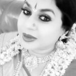 Vichithra Instagram - My mom's favourite song... this one is for you mom ... #tamilmusic #instalovers Nilavudan oru song... for #70s #70smusic #70smakeup #psusheela #retro #retromusic #reelsinstagram #reelsitfeelit