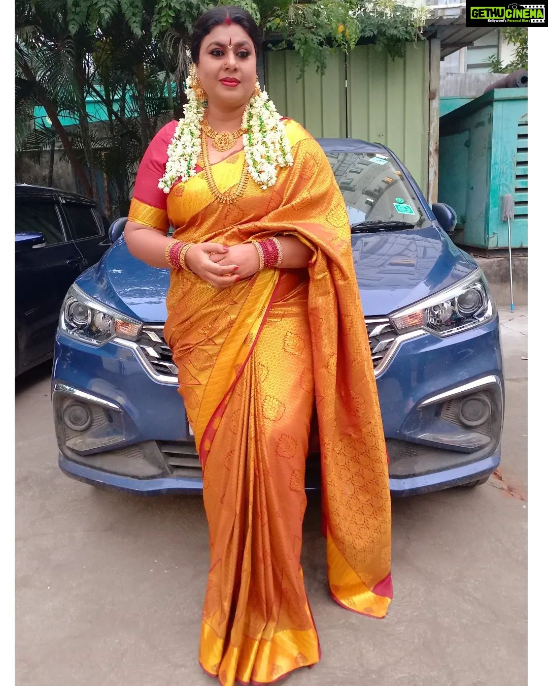 Vichithra Instagram - Ellarukkum karthigai deepa thirunal nalvazhthukkal ...🙏🙏🙏 #karthigaideepamserial telecast starts from today @9:pm @zeetamizh . Enjoy and support us through out our journey dears...🤗🤗🤗🤗😊😊😊😊❤❤❤❤❤❤