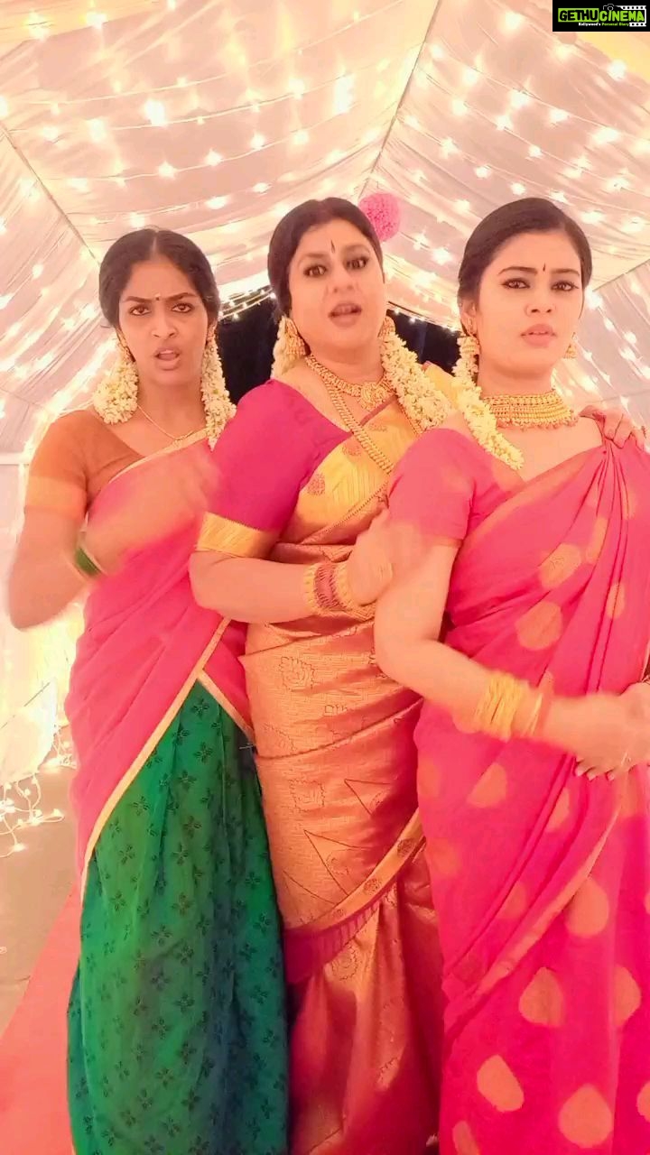 Vichithra Instagram - Ayyo saami 🤣🤣🤣🤣 first #reels no no first #bloopers #bloopers😂 #reelsinstagram #bts #tamilreels #trendingreels❤️ #reelsforu #trendingreelsvideo❤️😍👩‍❤️‍👨 #karthigaideepamserial #zeetamizhserial #zeetamizh #instareels