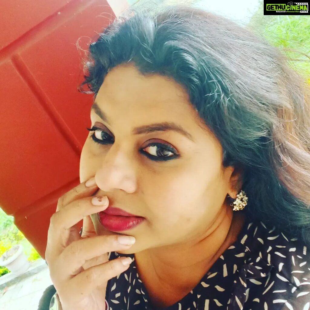 Vichithra Instagram - Long time I haven't interacted with you all Ask me a question. ??????????? Will answer you. Am coming live today .. Post your questions to me on any topic in comments Will @mention you and answer . #liveoninstagramtonight #livetoday #askme #askmequestions