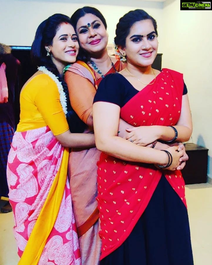 Vichithra Instagram - Many many happy returns of the day to my loving daughter on and off screen. 😍😍😍Our gorgeous mahalakshmi of #geethagovindamserial 🥰🥰🥰🥰🥰 May God bless you with lots and lots of good health and prosperity. Wishing you a rocking year sweetheart 🤗🤗❤❤❤❤❤❤❤❤ Love u.........