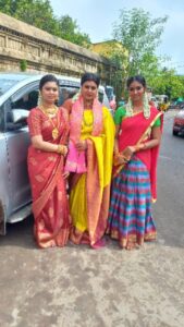 Vichithra Instagram - A new journey with  a heartful laughter with  the cutest and gorgeous #heroines of  #karthigaideepam
#zeetamilserial  #thiruvidaimaruthur
#zeetamil  #shootmodeon 
#tamilserials