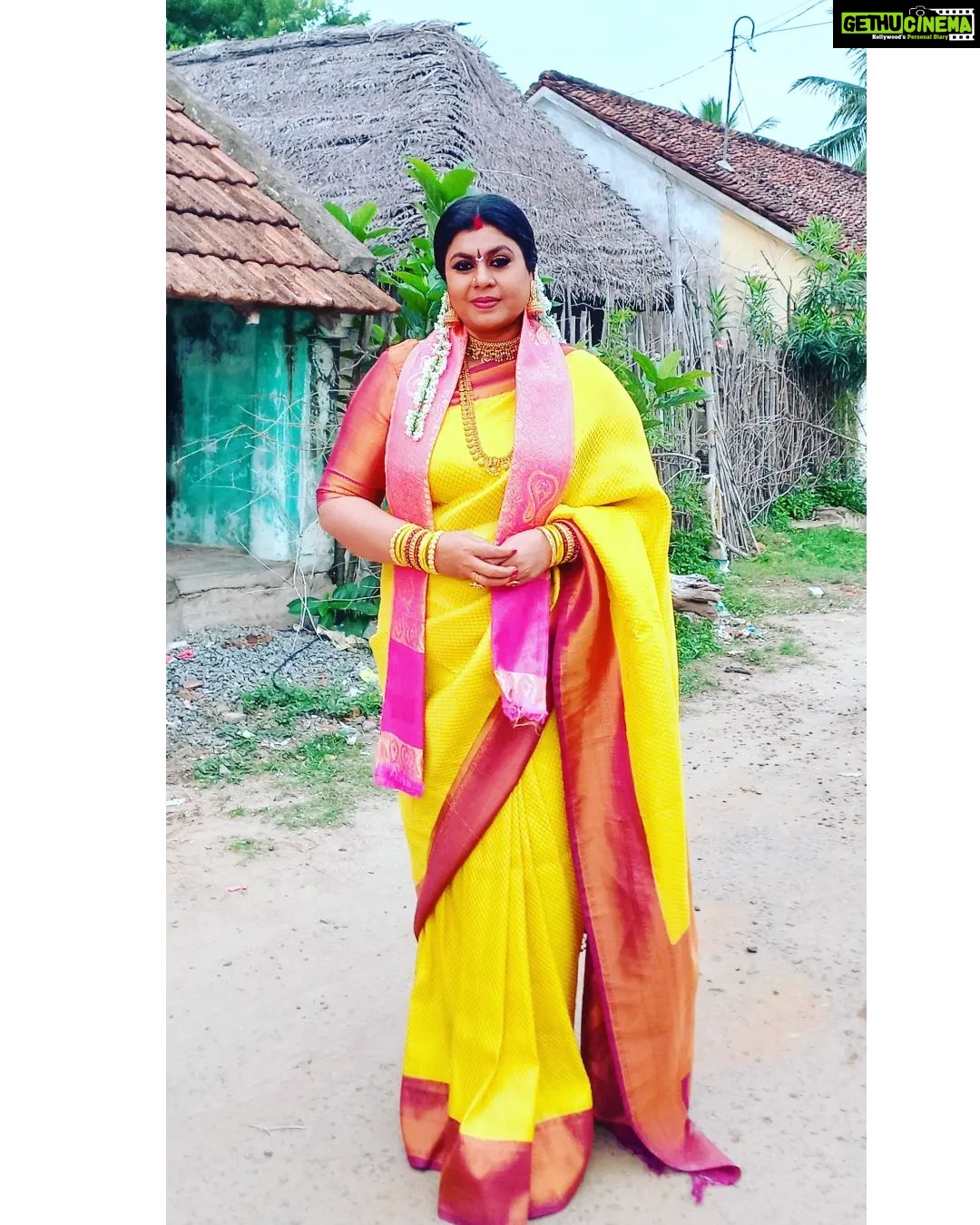 Vichithra Instagram - Goodmorning dears.... #tamil pesi work pannum podu avvalavu happya irukku....Back to my native .... #tamil #tamilnadu #zeetamil #newproject #soon #zeetamil #newgetup 💛💛💛💛💛💛💛💛💛💕💕💕