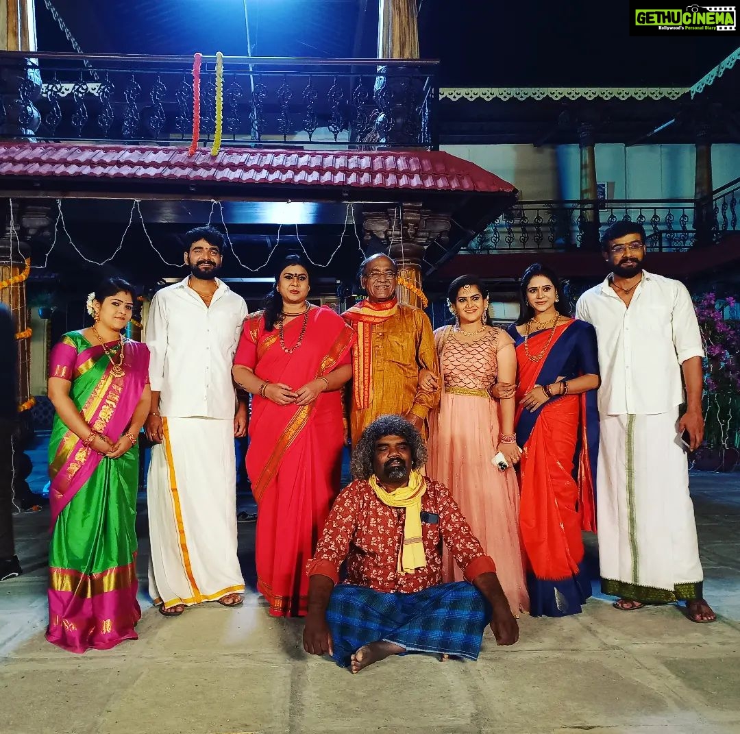 Vichithra Instagram - Congrats #geethagovindamserial #team Successfully completed 200 episodes. Thank you #andrapradesh #telangana for immense love and support ❤️ 💖 💕 💙