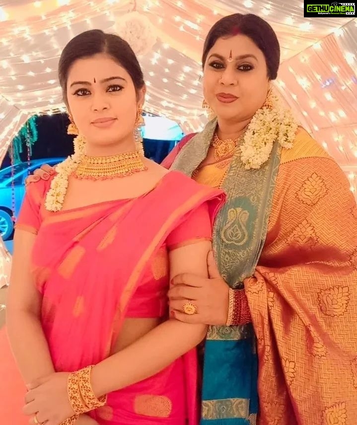 Vichithra Instagram - #Shrees of #karthigaideepamserial #rajashreerupashree 🤩🤩🤩🤩🤩🤩🤩🤩🤩🤩🤩🤩🤩🤩 #happysunday #happysundayeveryone #newpost #newproject #newgetup