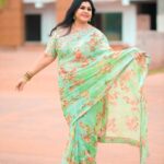 Vichithra Instagram - YOU HAVE TO BELIEVE THE CHANGES YOU HAVE ALREADY MADE DEARS ♻️♻️♻️♻️♻️♻️ #happysunday #happyweekend #sareelove #floralinspiration #floralsaree #chiffoncake #chiffonsarees #green