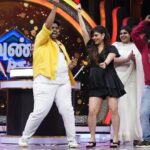 Vichithra Instagram - Teamed with #cwc4 family. It was funfilled with songs and dance. My team rocked specially @kishorerajkumar you rocked bro @sherinshringar baby @monisha.blessy @thangadurai_actor @gajaa23 @priyankapdeshpande @_andreanne__ made my day fantastic. #startmusic @vijaytelevision ❤️❤️❤️