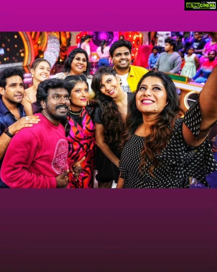 Vichithra Instagram - Teamed with #cwc4 family. It was funfilled with songs and dance. My team rocked specially @kishorerajkumar you rocked bro @sherinshringar baby @monisha.blessy @thangadurai_actor @gajaa23 @priyankapdeshpande @_andreanne__ made my day fantastic. #startmusic @vijaytelevision ❤️❤️❤️