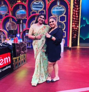 Vichithra Instagram - #goodluck to aneethi movie team for great success . 
Amazing day with lots of fun and laughter

@jovika_vijaykumar  @vanithavijaykumar