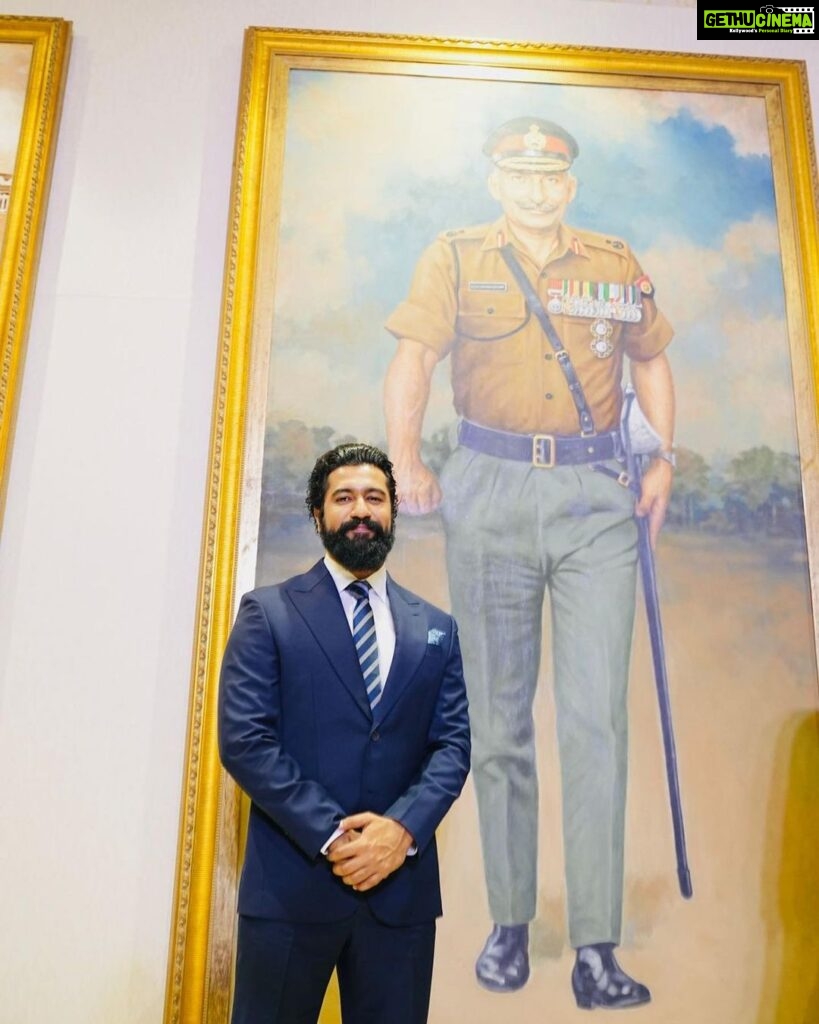 Vicky Kaushal Instagram - An extremely special day for Team #SAMबहादुर ! Honoured to have unveiled the Trailer to the world in the presence of our Army Chief General Manoj Pande Sir and all the respected officers and that too at The Manekshaw Centre in Delhi. We are ever so grateful for the constant support and encouragement of the Indian Army. Also having Sam’s family with us, just made the evening more special. A big thank you to all of you for giving so much love to our Trailer. There’s a lot more coming your way! . #SAMबहादुर on 1.12.2023. 🇮🇳❤️🙏🏽 Manekshaw Centre, Delhi Cantt.