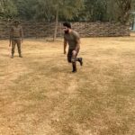 Vicky Kaushal Instagram - Must say I got a ‘warm’ welcome by the 6 Sikh Regiment this time during my trip to Delhi for #SAMबहादुर Trailer launch! In 2018, before we started filming URI, I was trained by the 7 Sikh Regiment. Unki obstacle training drills ki yaadein taaza ho gayi… always feels great to get a pat on your back by the real heroes! 🫡 🇮🇳 . #SAMबहादुर On 1.12.2023.