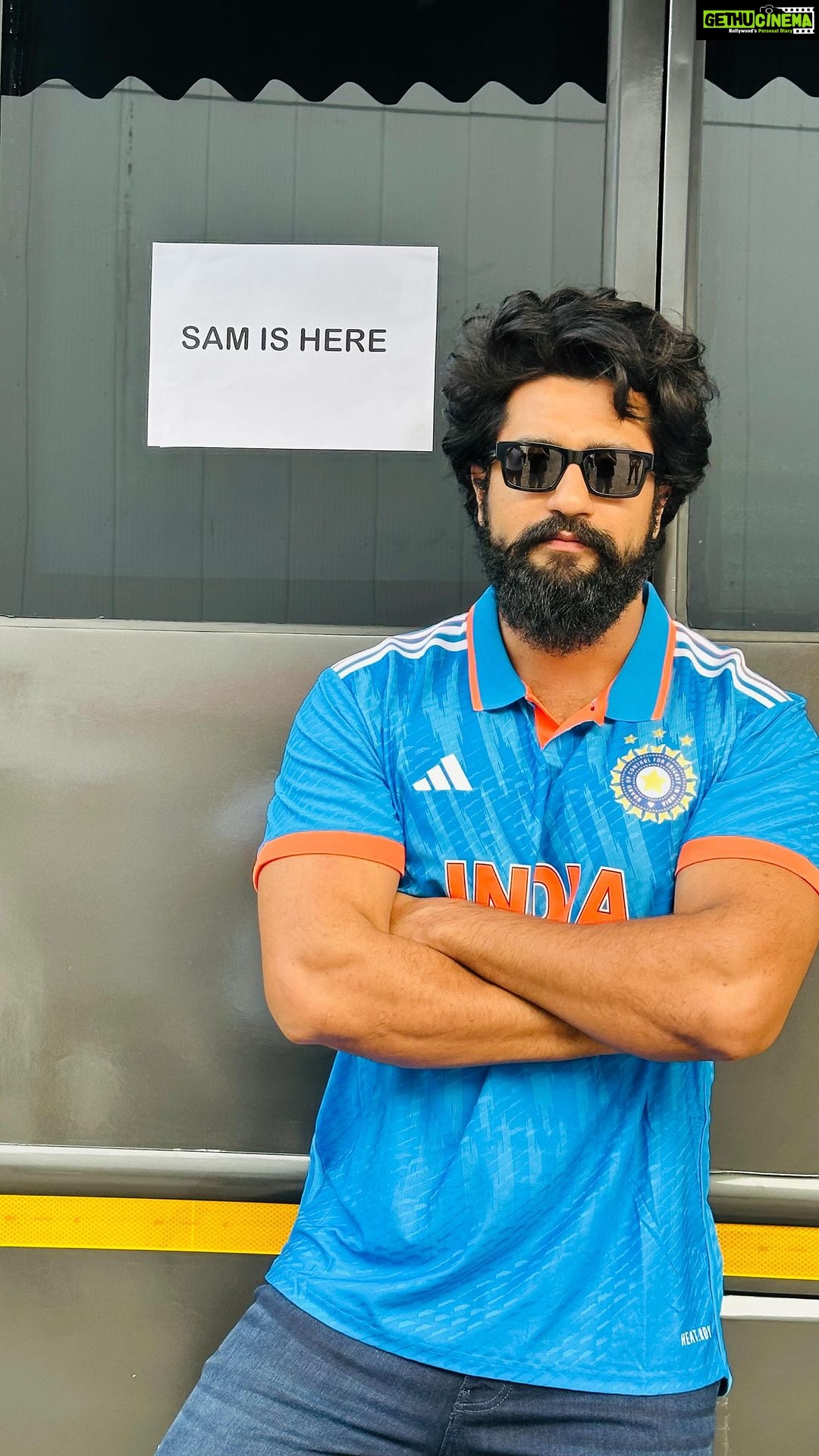 Vicky Kaushal Instagram - Kal ‘IND vs SA’ ke epic encounter mein India ko cheer karne… SAM WILL BE THERE!!! @starsportsindia 🏏🇮🇳🏆 . #SAMबहादुर On 1.12.2023.
