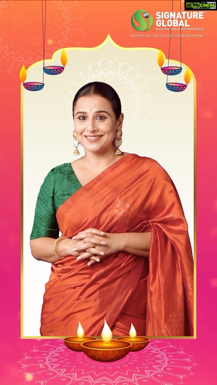 Vidya Balan Instagram - दीपावली का त्योहार, होता है ख़ास, लौटे थे सिया राम, करके पूरा वनवास, लग जाए इसकी रौनक में और चार चाँद, जो मने ये अपनों के संग, अपने आवास। मेरे और सिग्नेचर ग्लोबल परिवार की ओर से आप सभी को दीपावली की हार्दिक शुभकामनाएं। शुभ दिवाली, अपने घर वाली। 🪔🏡#SignatureGlobal #HappyDiwali #LifeAtSignatureGlobal #VidyaBalan #FestivalGreetings #DiwaliApneGharWali #ApnaGharToApnaHiHotaHai #ad @signatureglobal