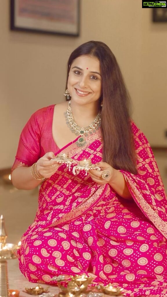 Vidya Balan Instagram - Diwali ka Shringar Senco Gold and Diamonds ke saath, Ma Lakshmi ka sawagat karein iss Dhanteras par. @sencogoldanddiamonds #ad