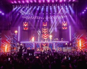 Vijay Antony Instagram - WHAT AN AMAZING EVENING IT WAS! 😍🙌🏽🥳 Singer Vijay Antony’s entry is proof for all things awesome that went down last night 😎💃🕺

Vijay Antony - Live in Concert
29 October 2023
Axiata Arena, Bukit Jalil

Brought to you by @msgold.my⚜

@vijayantony
@datoabdulmalik

Photos By @dhivager & Team

#vijayantonyliveinconcert
#VAbyMSC
#malikstreams
#VijayAntony
#liveinconcert
#OGVibe