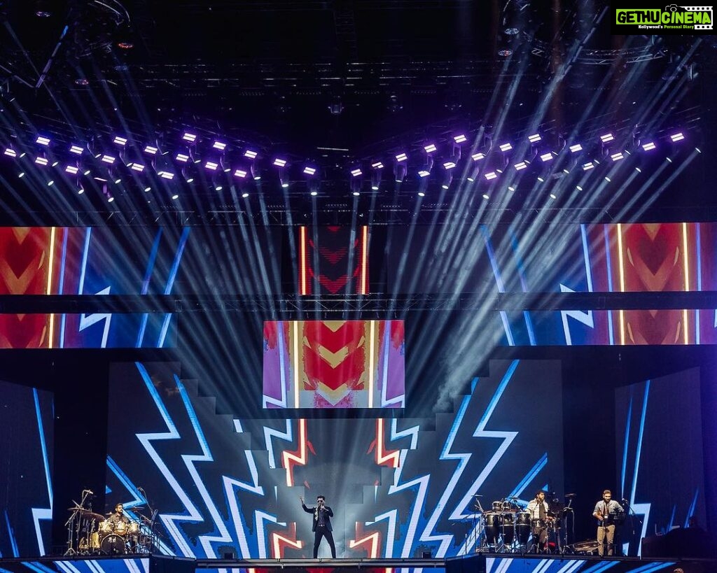 Vijay Antony Instagram - WHAT AN AMAZING EVENING IT WAS! 😍🙌🏽🥳 Singer Vijay Antony’s entry is proof for all things awesome that went down last night 😎💃🕺 Vijay Antony - Live in Concert 29 October 2023 Axiata Arena, Bukit Jalil Brought to you by @msgold.my⚜ @vijayantony @datoabdulmalik Photos By @dhivager & Team #vijayantonyliveinconcert #VAbyMSC #malikstreams #VijayAntony #liveinconcert #OGVibe