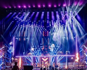 Vijay Antony Instagram - WHAT AN AMAZING EVENING IT WAS! 😍🙌🏽🥳 Singer Vijay Antony’s entry is proof for all things awesome that went down last night 😎💃🕺

Vijay Antony - Live in Concert
29 October 2023
Axiata Arena, Bukit Jalil

Brought to you by @msgold.my⚜

@vijayantony
@datoabdulmalik

Photos By @dhivager & Team

#vijayantonyliveinconcert
#VAbyMSC
#malikstreams
#VijayAntony
#liveinconcert
#OGVibe