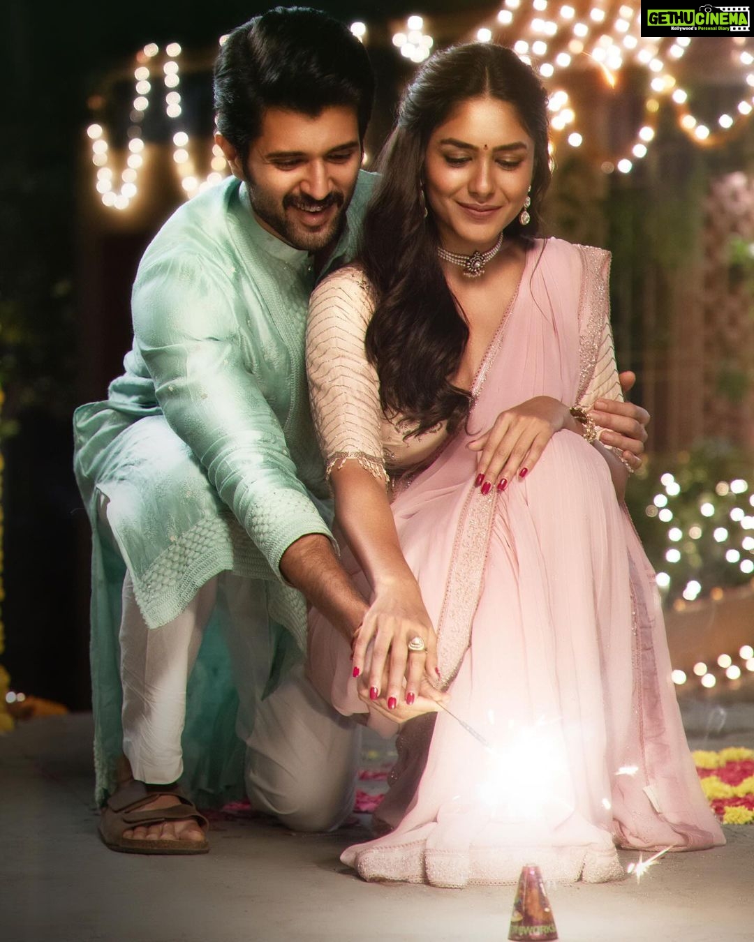 Vijay Deverakonda - 3.3 Million Likes - Happy Diwali ❤️
#FamilyStar