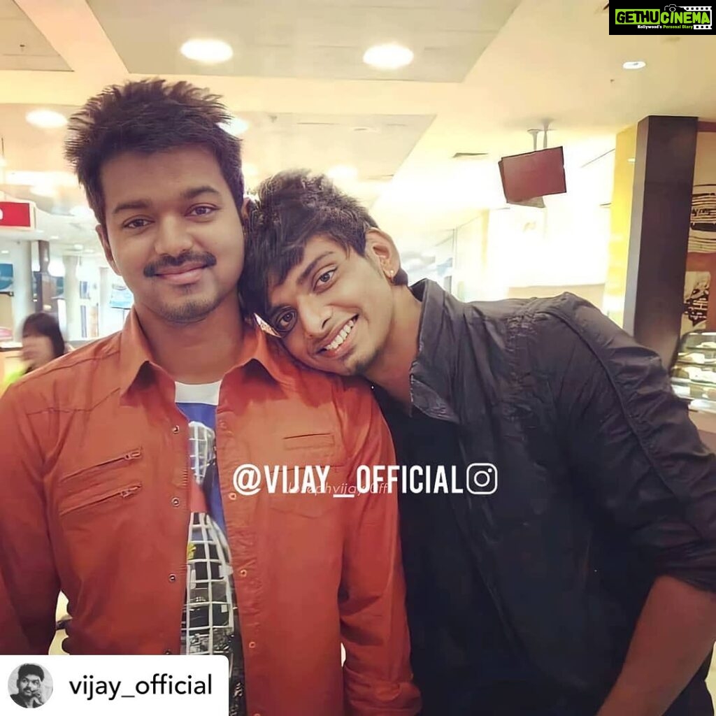 Vijay Varma Instagram - #throwback to one of my favourite pictures 😍 #thalaiva #thalapathyvijay #repost