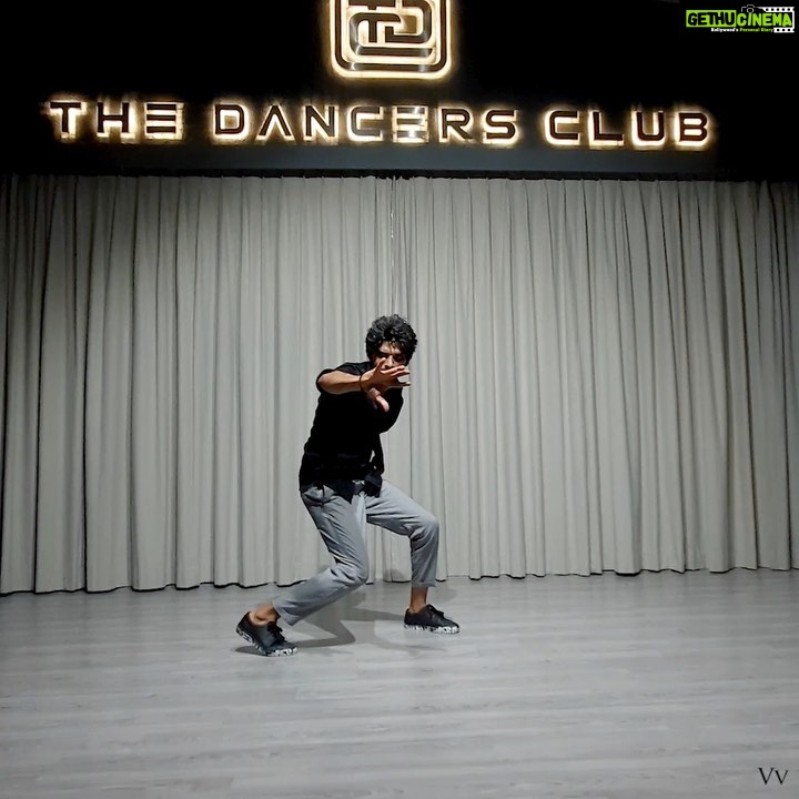 Vijay Varma Instagram - Enkeyoo Partha 🤍 @itsyuvan 📸 @absyhardy @tdc.thedancersclub #idancemyway #dancer #yuvan Note :” I DO NOT OWN COPY RIGHTS FOR THE SONG USED. IT IS PURELY USED FOR ENTERTAINTENT PURPOSE