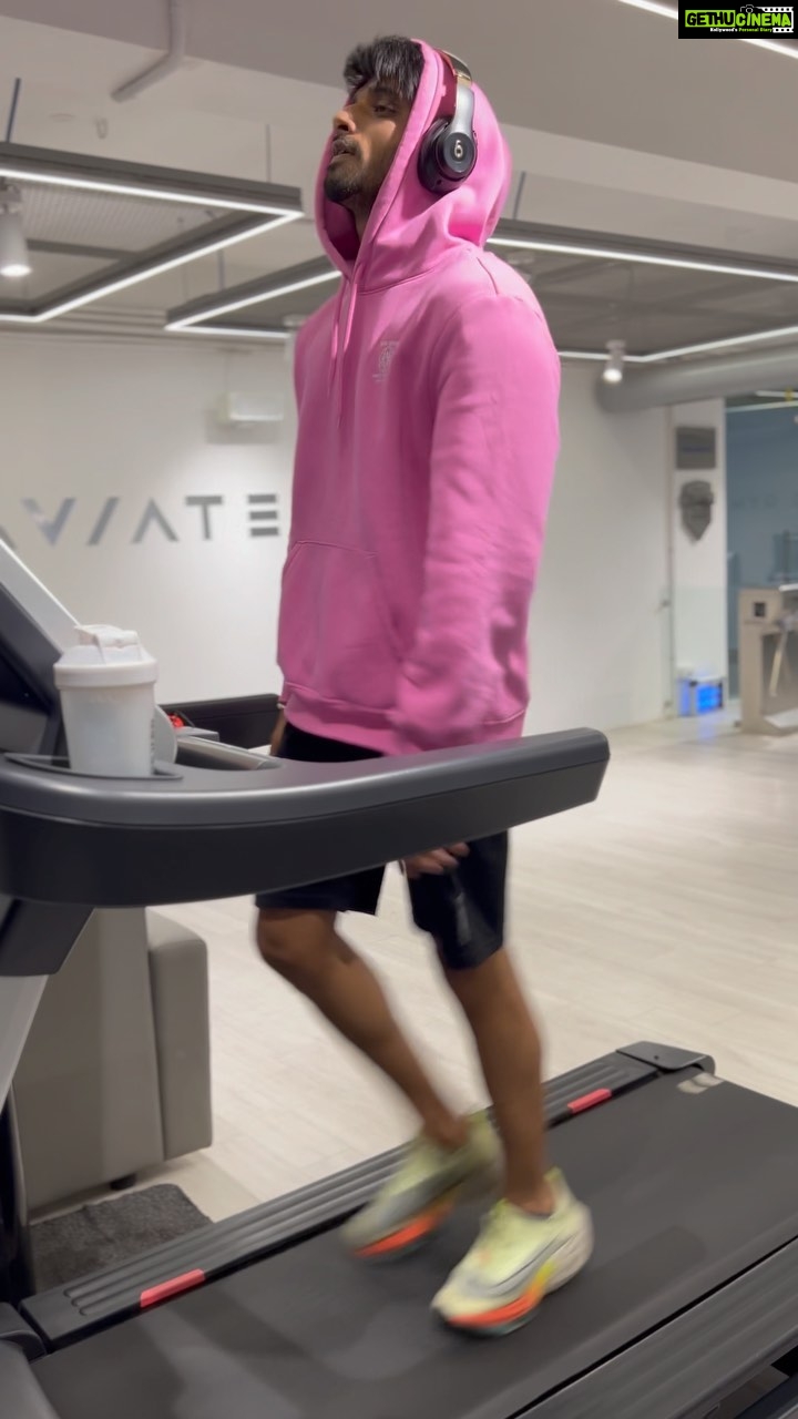 Vijay Varma - 119.6K Likes - Should I dance my way through this track ? ♠️
@aviategym