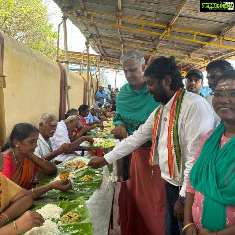 Vijay Vasanth Instagram - திருச்செந்தூர் கந்த சஷ்டி விழாவிற்கு வருகை தரும் பக்தர்களுக்கு அன்னதானம் தொடங்கி வைத்தேன்