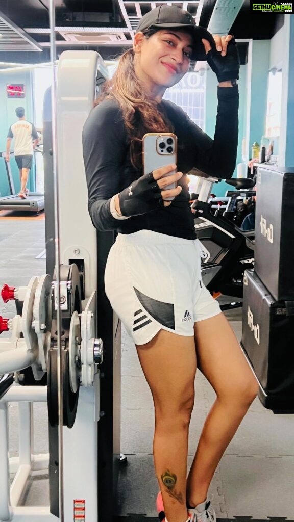 Vijayalakshmi Instagram - Duck it 😎 #gymgirl #fridayvibes