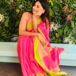 Vijayalakshmi Instagram - That “ella card du mey soker ra iruntha enna pandrathu” Moment!!!! #allpicsclickedgoodpics P.c @niranjani_ahathian 😘