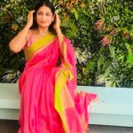 Vijayalakshmi Instagram - That “ella card du mey soker ra iruntha enna pandrathu” Moment!!!! #allpicsclickedgoodpics P.c @niranjani_ahathian 😘