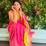 Vijayalakshmi Instagram - That “ella card du mey soker ra iruntha enna pandrathu” Moment!!!! #allpicsclickedgoodpics P.c @niranjani_ahathian 😘