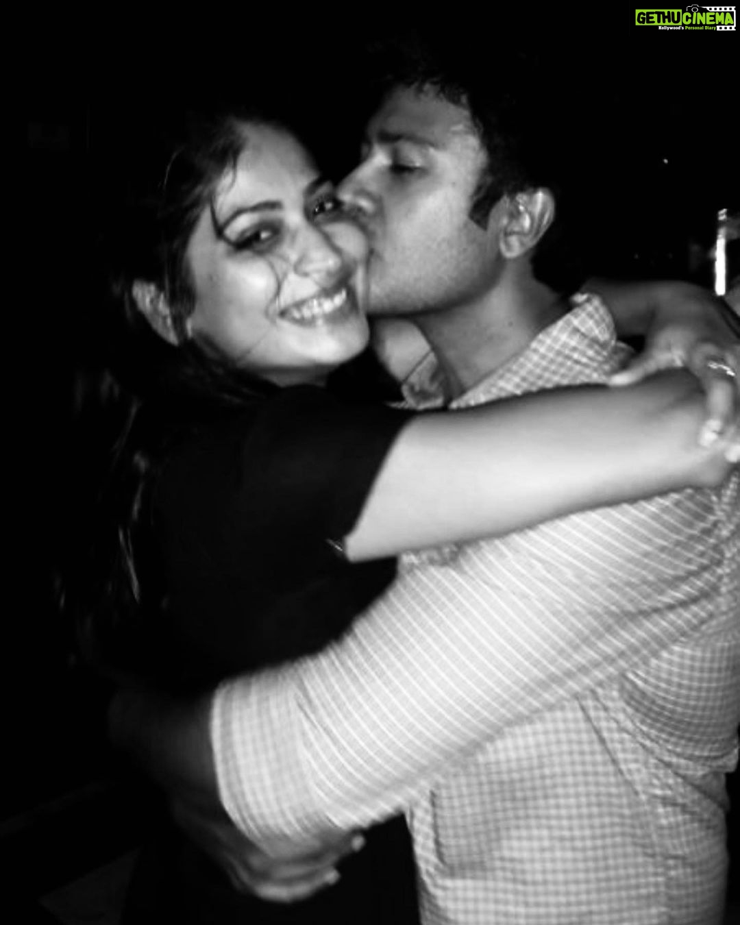 Vijayalakshmi Instagram - Happy anniversary feroz 🤍 You are the best thing that’s ever been mine. Addicted to the memories we make together with the mini version of you. How I wish I had the magical pistol to point at the clock and say. “Freeeeeze!” Every damn time. Damn, Time!!!! Here’s to a life time of happiness and abundance of love 🤍 #happy8th #loveyou3000