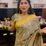 Vijayalakshmi Instagram - Just looking like a wow #biryanilover #diwaliparty #wow #happydiwali Video courtesy @harikrishna_log 🤗