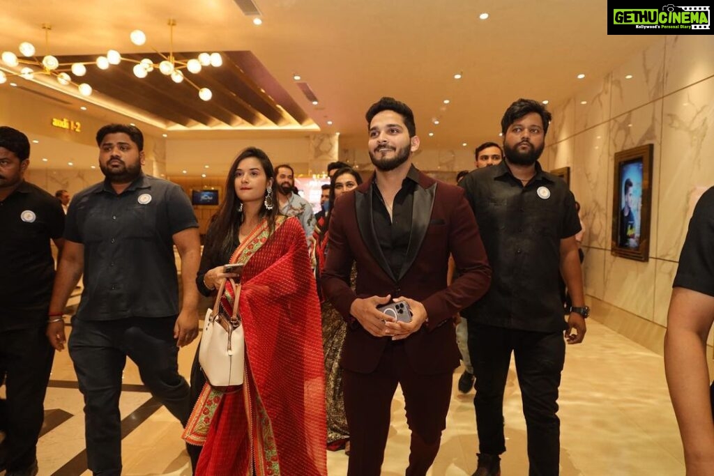 Vimmy Bhatt Instagram - A Night to remember! The launch of my debut film - AASHA!😍 It was too much fun & a big thank you to everyone for coming & showering so much of love!♥️ Releasing today in your nearby theatres - 22nd april! #aasha #premiernight #debutfilm #gujaratimovie #bigday #happiness PVR Cinemas, Acropolis Mall, Ahmedabad