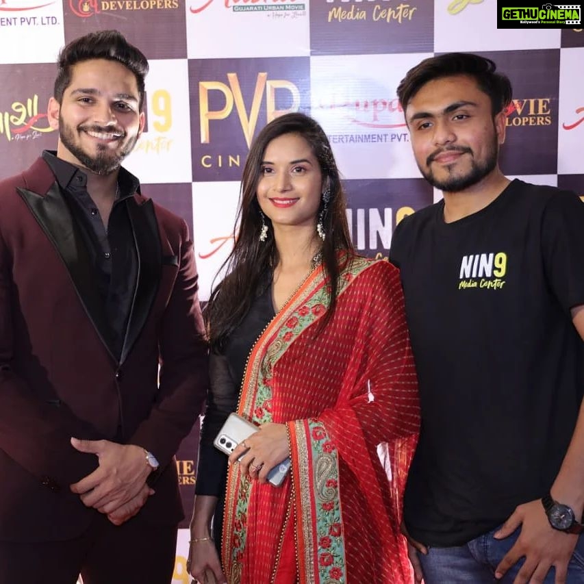 Vimmy Bhatt Instagram - Premiere night AASHA @pvrcinemas_official. A big thankyou to all who attended the premiere RELIVE the era of 80s in cinemas near you today 22nd April AASHA #bliss #premiere #premierenight #films #filmpremiere #aashamovie #vimmybhatt #gujaratifilms #cinemas #theaters #22nd #april #thebigday PVR Cinemas, Acropolis Mall, Ahmedabad