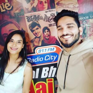 Vimmy Bhatt Instagram - Thankyou @radiocity_gujarati 

#kalbhiaajbhi #radiocity #91.1fm #promotions #films #upcomingfilm #films #gujaratifilms #dilippatel #vimmybhatt #aashamovie #22nd #april #cinemas
