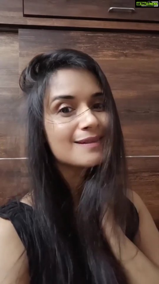 Vimmy Bhatt Instagram - Hair care routine by @passionindulgeofficial 1)Nourishment : Onion and Bring raj Hair Oil Onion and Bring raj Hair Oil to be applied at night. Ingredients like Onion, Bring Raj, Ylang Ylang and Lemon gives required nourishment and controls hair fall and helps in growth of the hair. The product is non-sticky and non-greasy.   2) Cleansing: Papain Conditioning Shampoo  After every night Papain Conditioning Shampoo which contains Papaya extract, Hibiscus extract and amla is ideal for cleansing the scalp and removing the dirt. The conditioning Shampoo has an inbuilt conditioner. 3)Deep Conditioning: Step - Hair Proteinz Spa Proteinz Spa, after using conditioning Shampoo will lock and moisture and balance the moisture from root to tip. The natural ingredients like Artichoke Extract, Ylang Ylang, Keratin Protein along with argan Oil besides having deep conditioning, repairs dry damaged hair. The combination of the above, the product makes the hair soft, shine, less fizzy, controls dandruff and brings bounce in the hair. Use coupon code gonatural10 and get 10% off #roottoHair #haircarebypassion #haircare #passionindulge #collaboration #reels #instagram