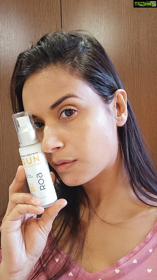 Vimmy Bhatt Instagram - R.O.A Sunscreen This sunscreen has SPF 35 and PA+++ rating which blocks both UVA & UVB radiations It is light on skin and most importantly, it does not leave a white cast It also also contains titanium oxide & Zinc oxide, which apart from providing a physical barrier to the sun, also helps in skin cell renewal It also has Allantoin, which makes it very soothing Use code ROAXF20 to get 20% discount. Offer valid till 31st March 2023 . rootsofalchemy #roaskincare #roa
