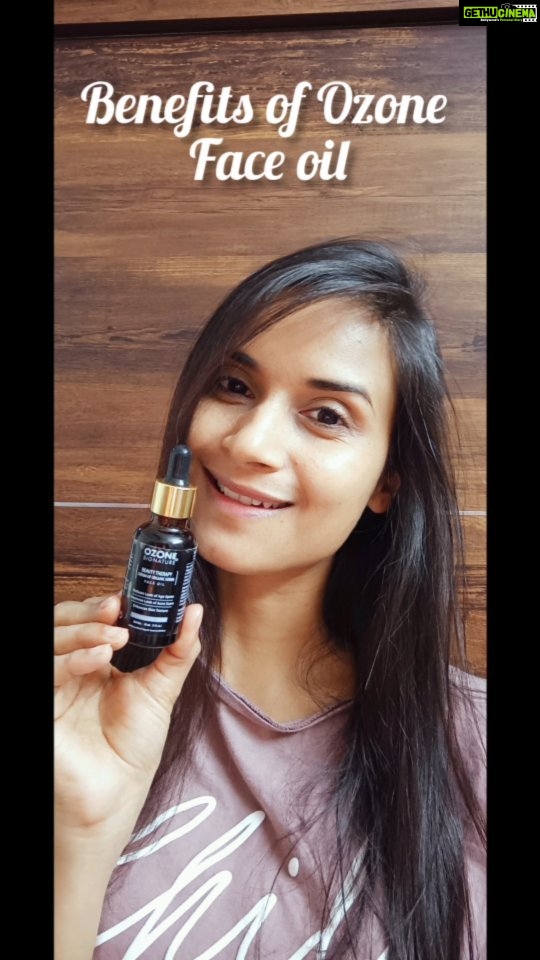 Vimmy Bhatt Instagram - OZONE SIGNATURE HARIDRADYA TAILA Beauty Therapy Face oil Add this new skincare product into your skincare night regime. Benefits of using Ozone Signature face oil are It reduces look of age spots Repairs Acne scars Enhances skin texture and is made of ayurvedic herbs that give a fresh fragrance. Regular use of this oil gives your skin smooth texture with a fresh glow. For additional discount Use Coupon code "SKINCARETHATWORKS" #skincare #skincarethatworks #haridradyataila #ozonesignature #acneserum #beautyregimen #skincareroutine #collaborationindia #nightskincareroutine
