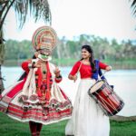 Vindhuja Vikraman Instagram - ഹൃദയം നിറഞ്ഞ ഓണാശംസകൾ🌸 Pic @_aravind__photography__ Costume @vasthralayaa Allepey, Back waters