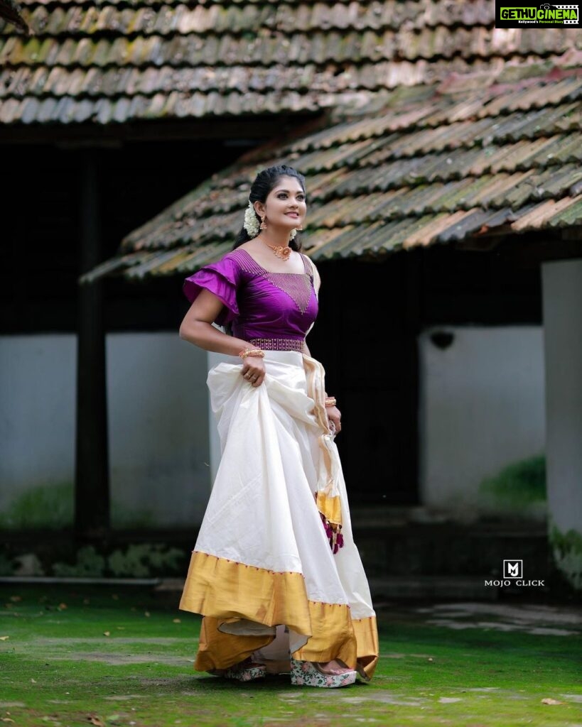 Vindhuja Vikraman Instagram - 💜 Pic @mojo_click Mua @brides_of_deepthi Costume @aishus.boutique Nails @dartistry.in Trivandrum, India
